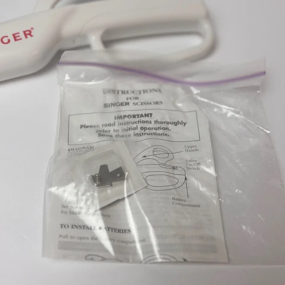 Singer Electric‎ Scissors Handheld Battery Operated White with Spare Blade